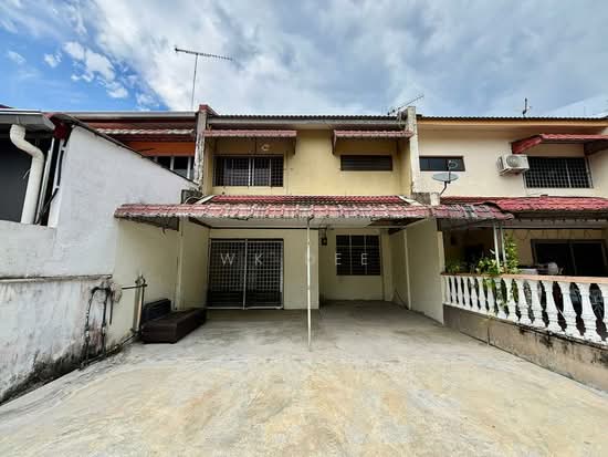 Contoh fasad rumah teres Taman Intan Kluang