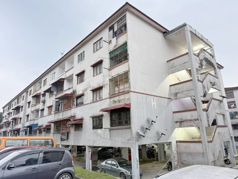 Jual Rumah Apartment Walk-Up Johor - blok flat Tasek 64 Masai dengan tangga luar dan bangunan bertingkat rendah